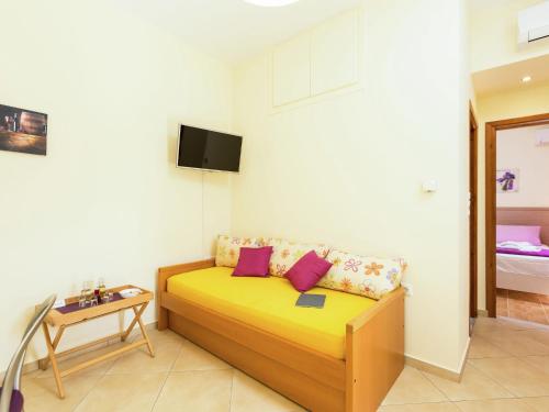  New small 3 apartmentcomplex in village of Prin s near Rethymnon NW coast in Prinés