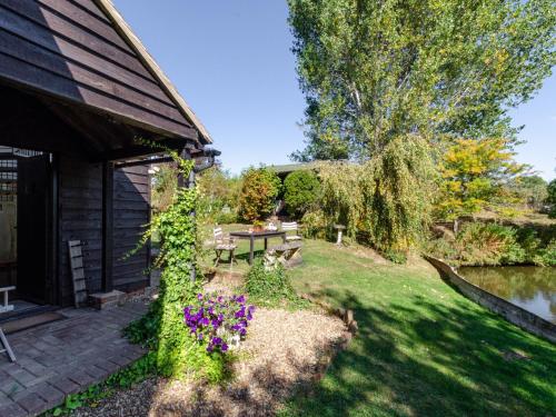 Rustic Holiday Home In Goudhurst Kent With Private Parking, , Kent