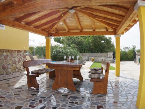 Peaceful Villa in Jur ici with Private Pool - Accommodation - Juršići