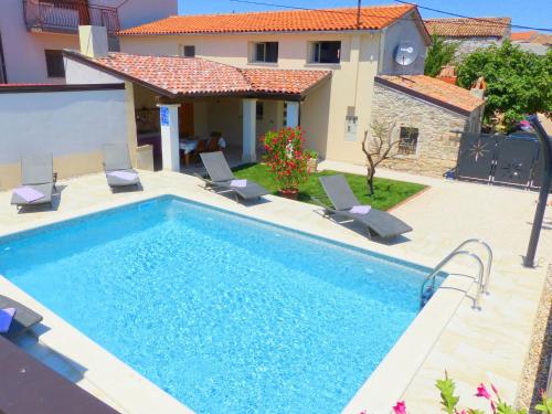 Cozy Holiday Home in Valtura with Swimming Pool