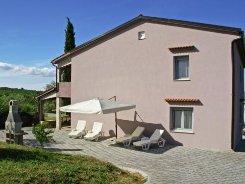  Spacious Apartment in Rakalj with Garden in Rakalj