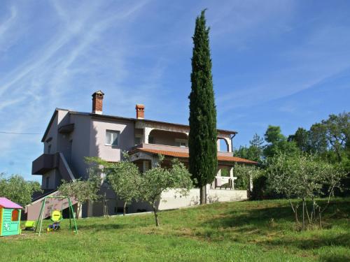  Spacious Apartment in Rakalj with Garden in Rakalj