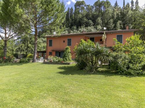 Holiday Home in Montopoli Valdarno with Pool