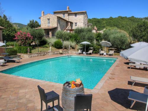 Picturesque Holiday Home in Assisi with Pool