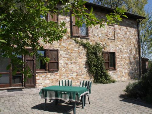 Lovely Villa in Ziano Piacentino Amidst Vineyards gîte à louer Arola