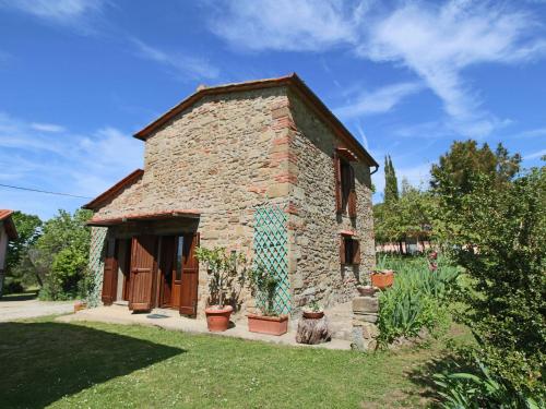  Rural agritourismo with panoramic swimming pool, Pension in Castelfranco di Sopra