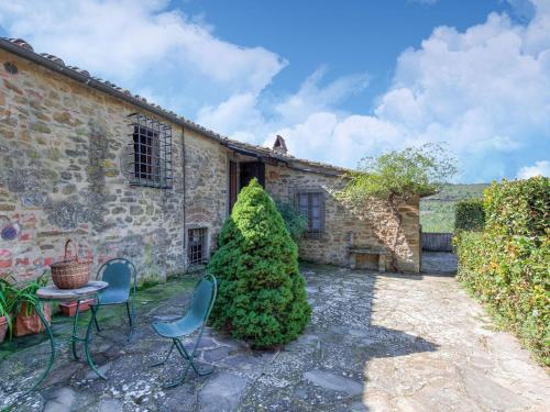  Traditional Farmhouse in Tuscany with Swimming Pool, Pension in Civitella in Val di Chiana