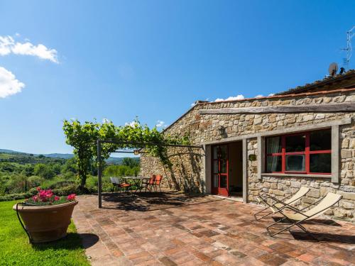 Vacation home in Chianti with pool