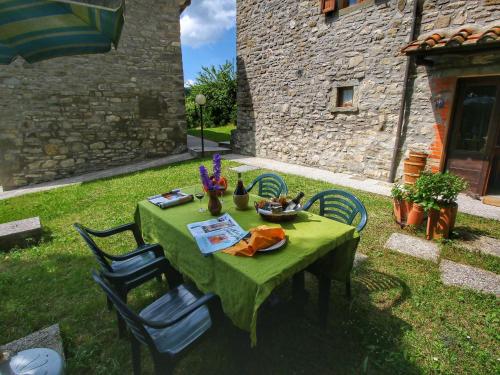  Holiday home in Tuscan near Michelangelo's paternal house, Pension in Caprese Michelangelo