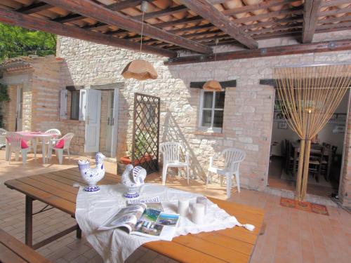 Balcony/terrace, Restful Holiday Home in Acqualagna with Swimming Pool in Acqualagna