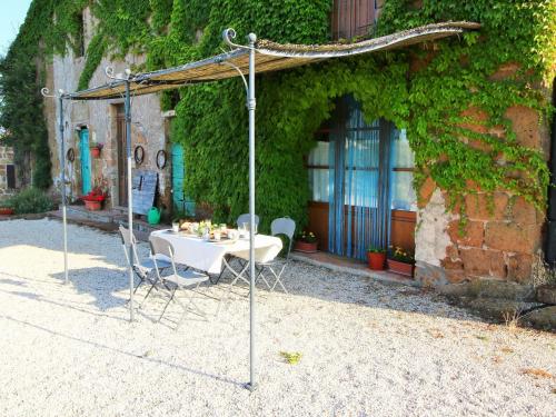 Farmhouse in Sorano with Swimming Pool Terrace Barbecue