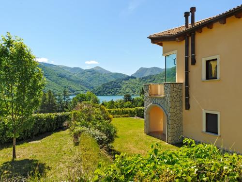 Valley-View Holiday Home in Scanno with Garden gîte à louer Villalago
