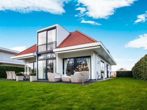 Luxury villa for 8 people with spacious garden and near Harderwijk