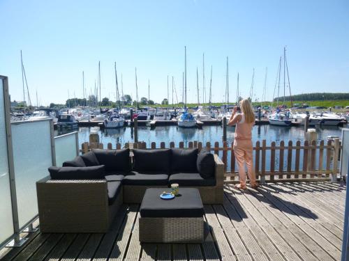  Farmhouse in Vinci with Swimming Pool, Terrace, Garden, BBQ in Kortgene