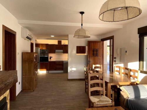 Casas Rurales Laguna La Tinaja in แมนซาราเนส