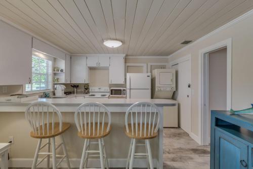 Coastal Dream Beach House home - image 2