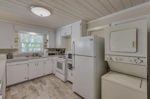 Coastal Dream Beach House home - image 3