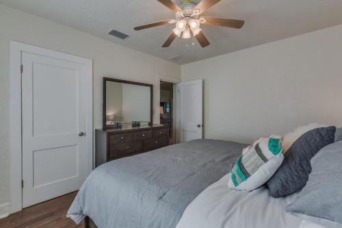 Beach Bungalow home - image 8