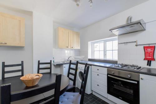 Stylish Stays by Russel Square - image 2