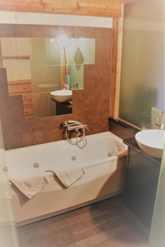 Hotel Nordend - Tap to explore photos