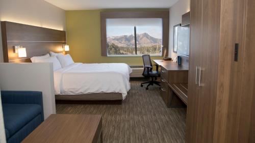 Holiday Inn Express & Suites Colorado Springs North an IHG Hotel - image 11