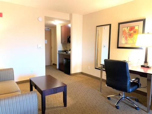 Holiday Inn Express & Suites Fresno Northwest-Herndon, an IHG Hotel