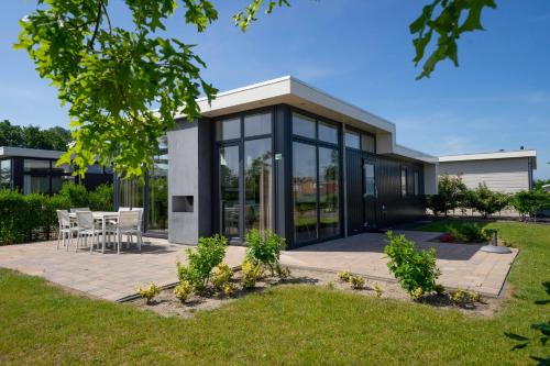 3 bedrooms, 5 beds