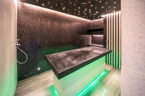 Wellton Riverside SPA Hotel - image 9