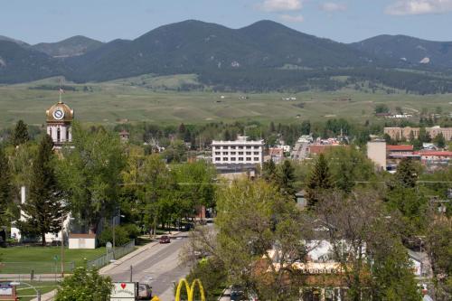 Super 8 by Wyndham Lewistown - Tap to explore photos