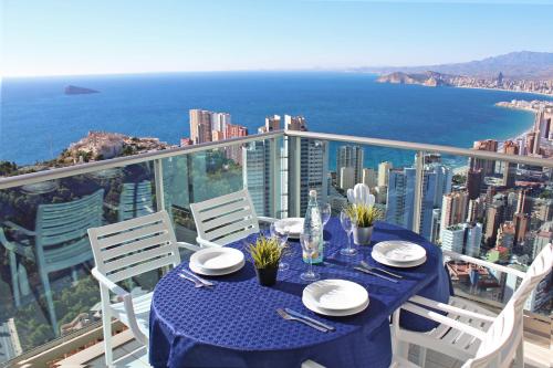  High rise apartment on the 39th floor with private terrace and sea views, Pension in Benidorm