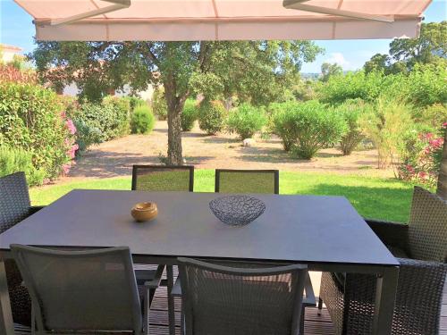 Villa dans residence avec acces plage a pied et piscine commune N14 gîte à louer Mangialla