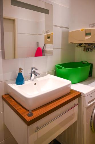 Modern Apartment Wiener Stadthalle - image 3