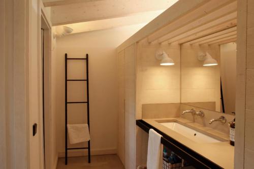 FridaysFlats Beautiful Villa With Pool - image 10
