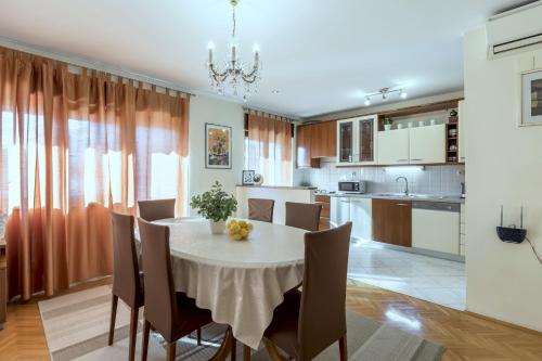 Apartments Amari – khách sạn tại Kastel Novi
