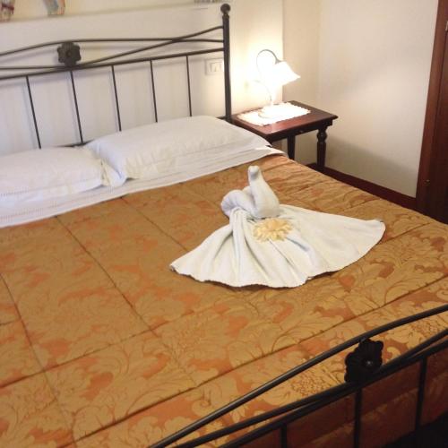 Double Room image 10