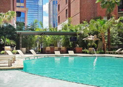 Entire Modern Downtown Apartment Ideal For Long-Term Stays