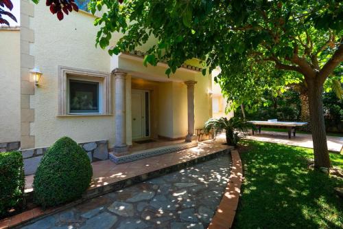Charming 3-Bed Villa in Denia first beach line