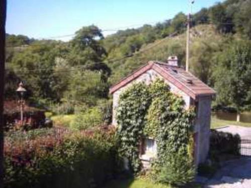 設施, The River's Stones in 孔布蘭歐蓬