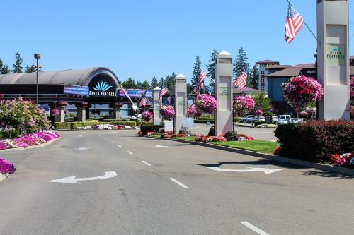 Seven Feathers Casino Resort - image 12