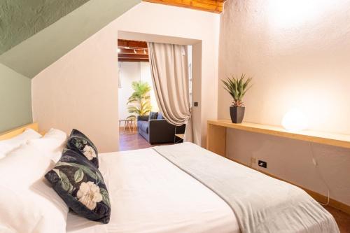 San Fedele Apartment - Historical Como City Center by RentAllComo - image 2