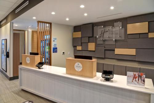 Holiday Inn Express & Suites Ottawa By IHG - 로비