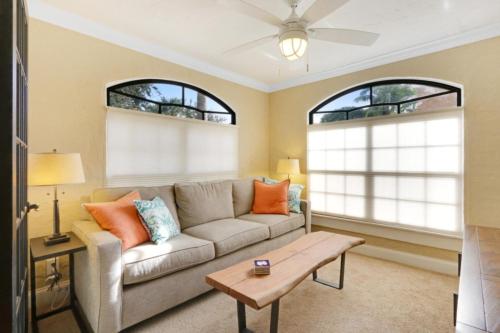 Casa Bronce - Renovated 2bd-1ba with Private Pool - image 3