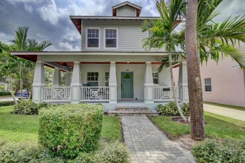 Grey Mist Modern 3bd 2ba on Quiet Street West Palm Beach