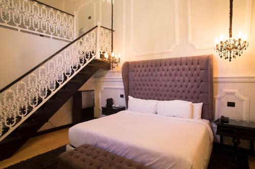 1 king bed, 1 sofa bed