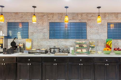 Facilities, Quality Inn & Suites Goodyear - Phoenix West in Glendale South