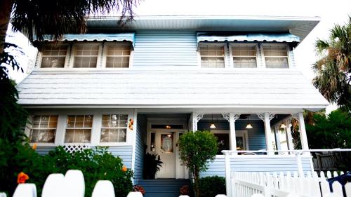 Meranova Guest Inn in Dunedin, USA