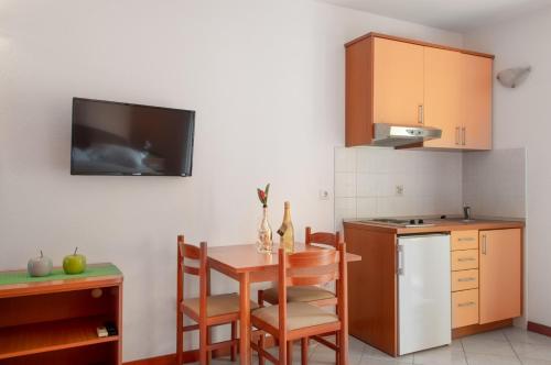 Apartments Promenada - Beachfront - image 8