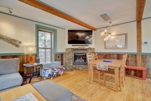 Historic Breck Cabin with Hot Tub Walk to Main St! in Breckenridge, USA