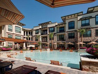 Stylish and Cozy Suite in Las Colinas