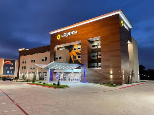 La Quinta Inn & Suites by Wyndham Dallas/Fairpark 